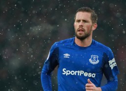 【华体会登陆入口】中超赛场风波，郑浩乾双响立头功，宋龙压哨绝平遭吹引争议