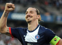 华体会线上入口_汪嵩绝杀点燃南通主场 刘军帅五秒两黄戏剧性离场