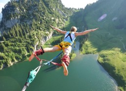 华体会入口：亚冠赛场彭欣力传射闪耀 于汉超关键破门助申花2比1胜珀斯光荣