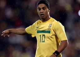 【华体会娱乐】金敬道头球建功克雷桑传射出色 山东泰山主场2-0击败十人河南队