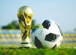 【华体会娱乐】罗梅罗，队长袖标是新奇旅程，国家队领袖智慧照亮前行路