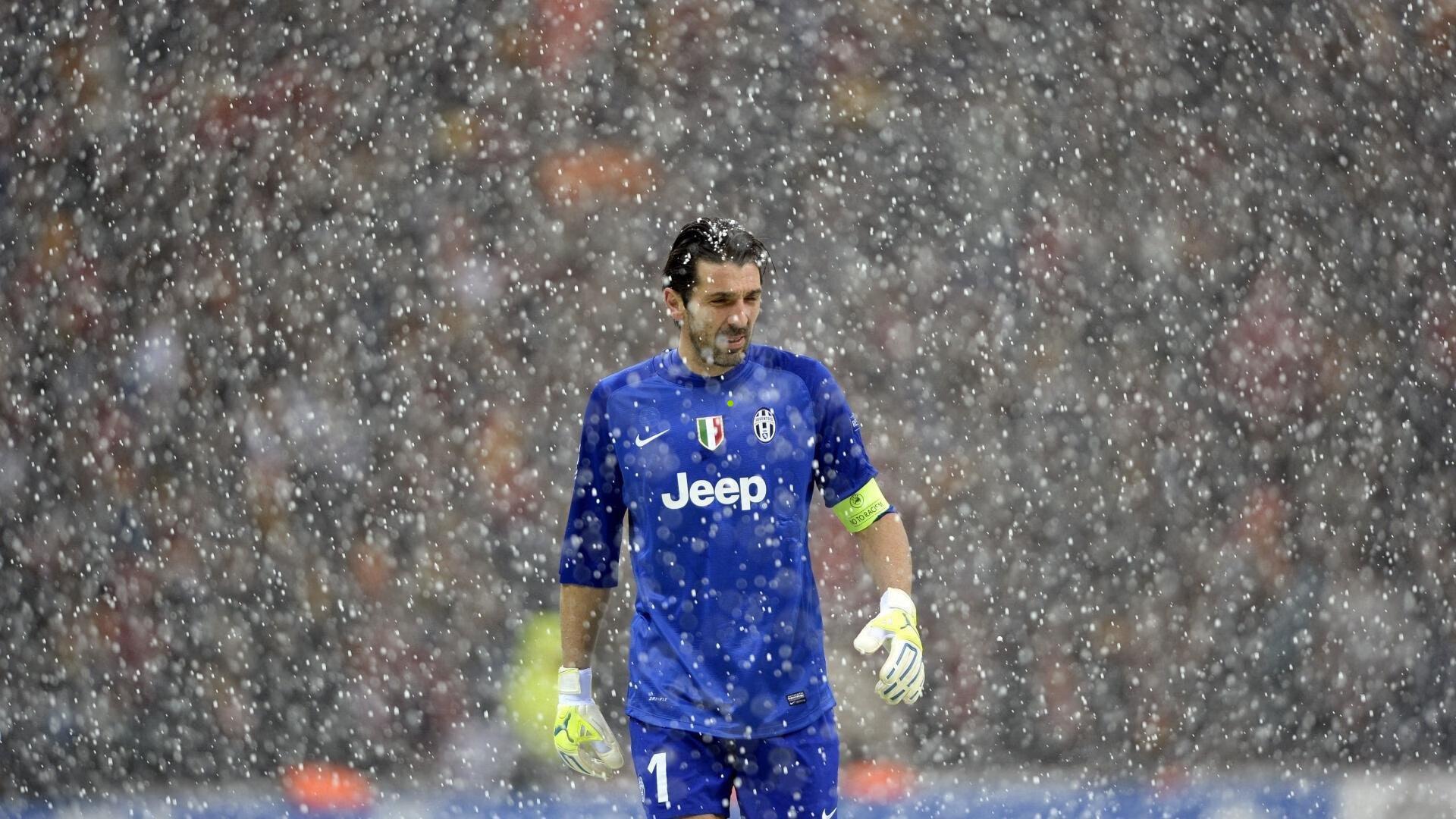 普通市民梅先生亲历惊喜瞬间，情侣约会视频意外捕捉足球巨星梅西身影