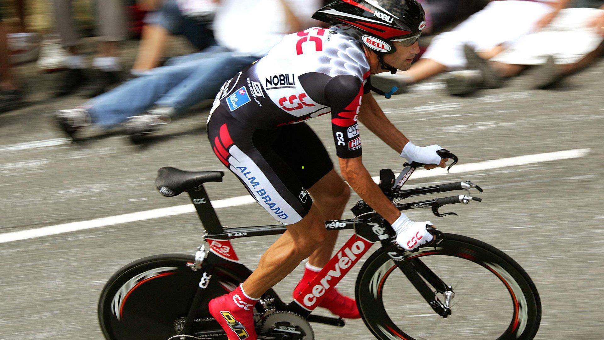 绿茵哲学,德国老帅舍费尔谈足球三角—激情、动力与信任的永恒基石